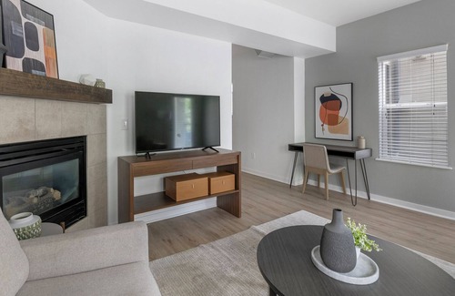 North Broadway - Holiday Apartment | Modern Apartment in Prime Location (ID1248X586)