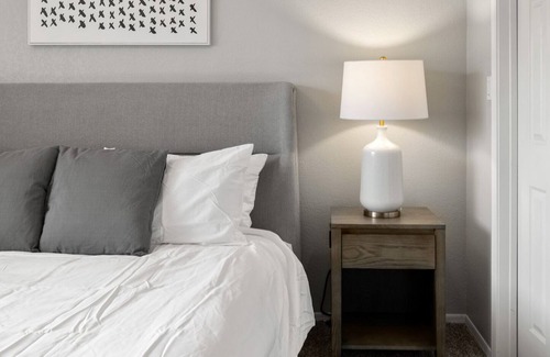 The Islands Apartment | Modern Apartment in Prime Location (ID8459X71)