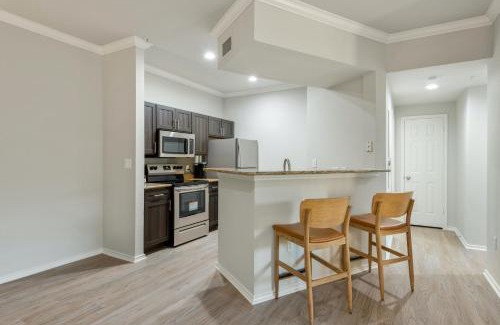 Falconhead Apartment | Modern Apartment in Prime Location ID2249