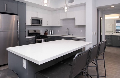 Corona Apartment | Modern Apartment in Prime Location (ID8563X36)