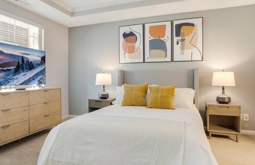 Greer Apartment | Modern Apartment in Prime Location (ID4770X52)
