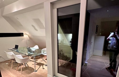 District 8 Apartment | Modern apartment in the city of Zurich - 3 minutes from the lake!