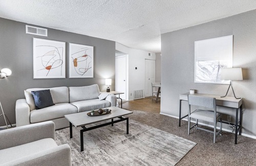 Northeast Heights Apartment | Modern Apartment in Prime Location (ID7515X35)