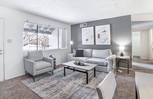 Northeast Heights Apartment | Modern Apartment in Prime Location (ID7515X35)