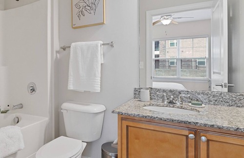 Greensboro Apartment | Modern Apartment in Prime Location (ID7187X91)