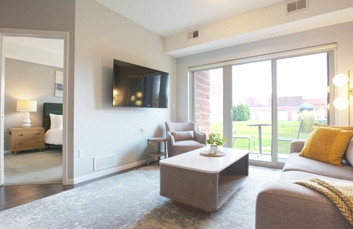 Southfield Apartment | Modern Apartment in Prime Location (ID4346)