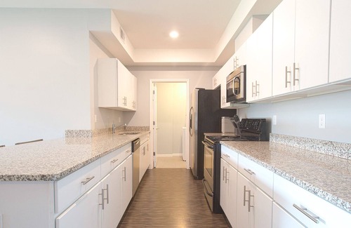 Southfield Apartment | Modern Apartment in Prime Location (ID4346)
