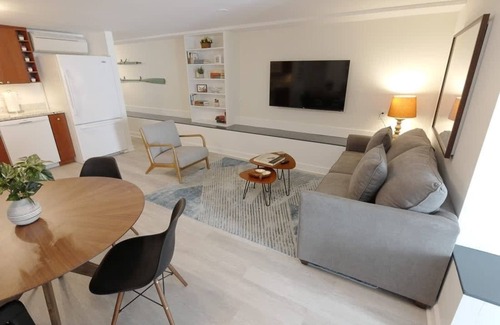 Northwest Apartment | Modern Apartment in the Heart of Logan Circle