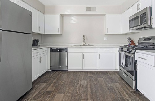 Spring Valley Apartment | Modern Apartment in Prime Location (ID1232X656)