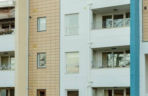 Fisherrow Apartment | Modern apt, amazing Harbour views, wifi & Parking