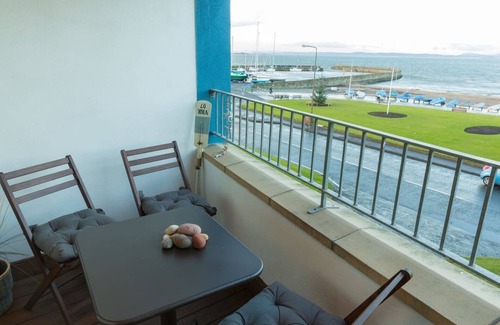 Fisherrow Apartment | Modern apt, amazing Harbour views, wifi & Parking