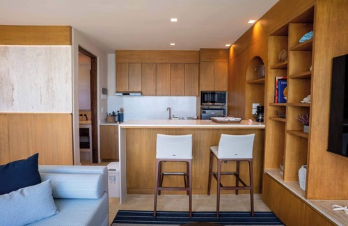 Isla Mujeres Apartment | Modern Apt with Private Roof Garden & Pool