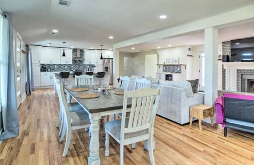 Sylvan Hills House | Modern Atlanta Escape - 4 Miles to Downtown!