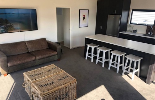 Kinloch House | Modern bach ideal for rest and relaxation