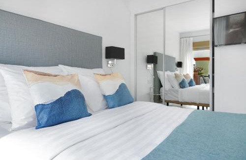 Nikki Beach Apartment | Modern beach apartment Romana Playa in Marbella, Elviria