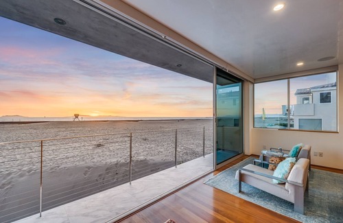 Silver Strand House | Modern Beach Front architectural home-3 king beds- family friendly beach