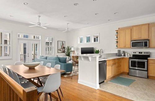 Crescent Beach House | Modern Beach Haüs 4 min walk to beach w/pool BBQ