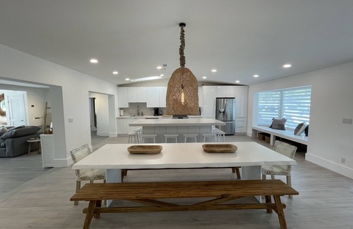 Ludlam House | Modern Beach LakeFront House in Miami !