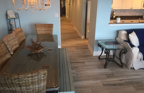 Ono Island Condo | Modern Beachfront Corner balcony , 2 Kings, 60" TV/XBox n4th FL, hear the waves