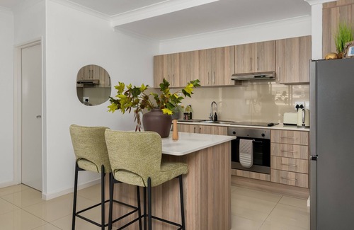 Big Bay Apartment | Modern Big Bay Apartment, Wifi