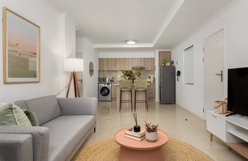 Big Bay Apartment | Modern Big Bay Apartment, Wifi