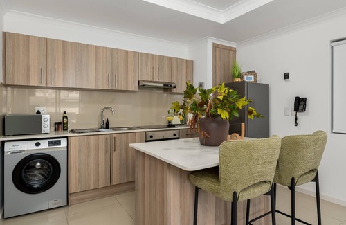 Big Bay Apartment | Modern Big Bay Apartment, Wifi