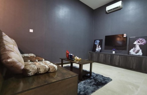 Malacca City Apartment | Modern Black for Couple@ Melaka City steps to Jonker#2