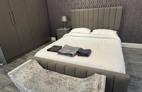 Luton Apartment | Modern Brand New 2 Bed Flat - Entire Apartment