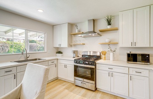 Sea View Estates House | Modern & Bright 3bd/2bth home