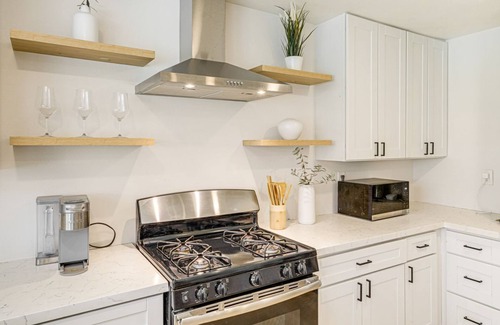 Sea View Estates House | Modern & Bright 3bd/2bth home