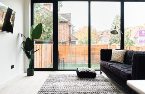 Lewisham Apartment | Modern & Bright Luxury London Apartment in Honor Oak