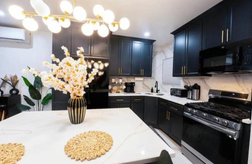 Canarsie House | Modern Brooklyn Stay with Free Parking & On-Site Laundry