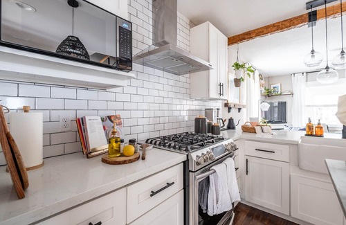 North Oak Park House | Modern Bungalow near UC Davis Med Center, 10 min from Downtown Sacramento!