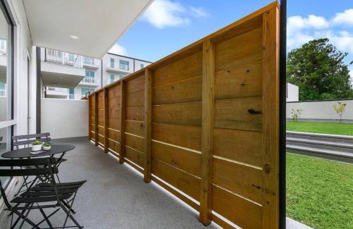 New Orleans House | Modern Bywater Condo Pool & Gym