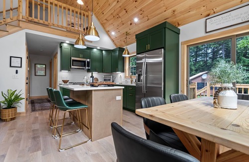 Brownfield Cabin | Modern Cabin:4BR/2BA 15min to Conway Fire Pit Family Fun