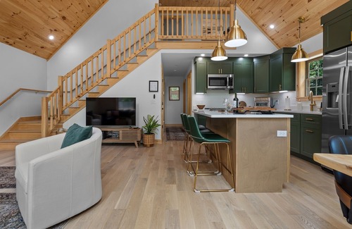 Brownfield Cabin | Modern Cabin:4BR/2BA 15min to Conway Fire Pit Family Fun