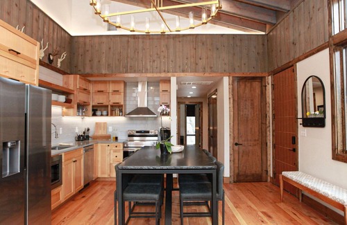 Afton House | Modern Cabin on Monkey Island with Expansive Deck & Hot Tub!