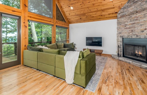 Tracy City Cabin | Modern Cabin w/Incredible Views near Monteagle. Firepit! Hiking!