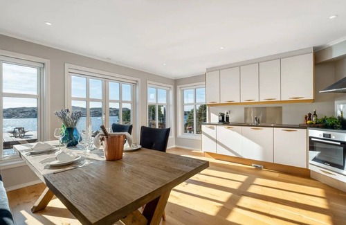 Steinsland Cabin | Modern cabin with beach, boat, sauna and spa nearby