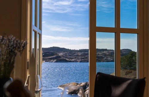 Steinsland Cabin | Modern cabin with beach, boat, sauna and spa nearby