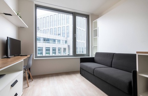 Smichov Apartment | Modern Central Studio 1Gbps WiFi SMART TV 𝗔/𝗖