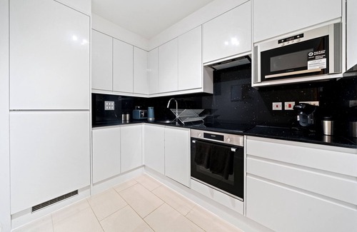 Haverstock Apartment | Modern & Central Camden Town Flat! Sleeps 8