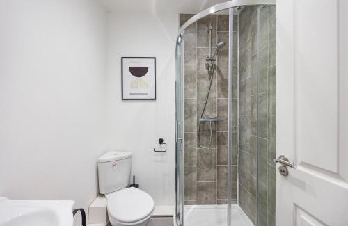 Southend-on-Sea Apartment | Modern & Chic 1BR City Centre Nr the beach, High St & Adventure Island by Luxiety Stays