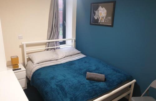 Norwich Apartment | Modern City Home with 5 Ensuites and Private Parking! Perfect for Working teams