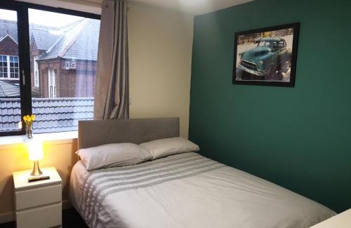 Norwich Apartment | Modern City Home with 5 Ensuites and Private Parking! Perfect for Working teams