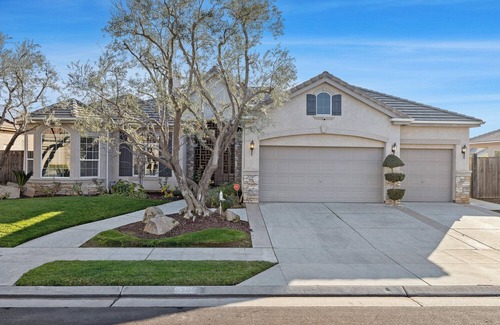 Clovis House | Modern Clovis Estate 2/Pool - PROF. CLEANED