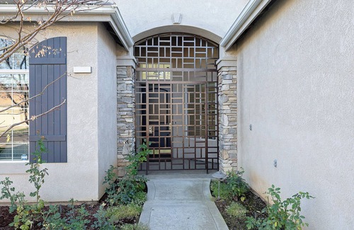 Clovis House | Modern Clovis Estate 2/Pool - PROF. CLEANED