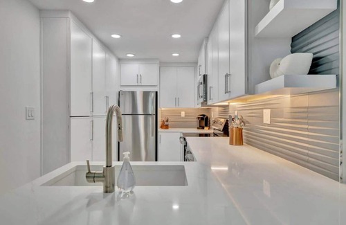 Holmes Beach Condo | Modern Coastal Villa Steps to Beach + Golf Cart