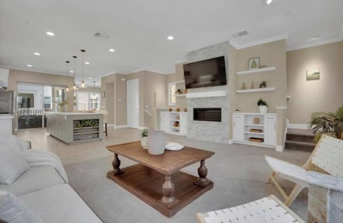 Pleasanton House | Modern Comfort: Deluxe Amenities & Elevator