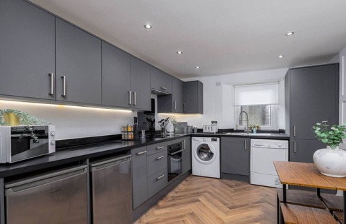 Callander Condo | Modern Comfort in Historic Callander